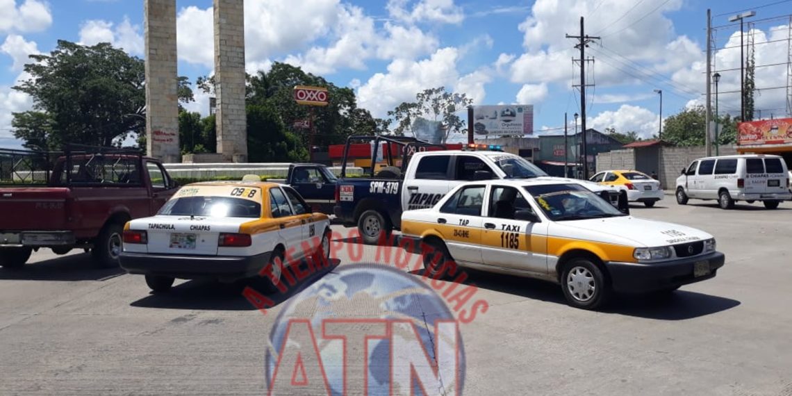 Conductores se dan de golpes luego de chocar