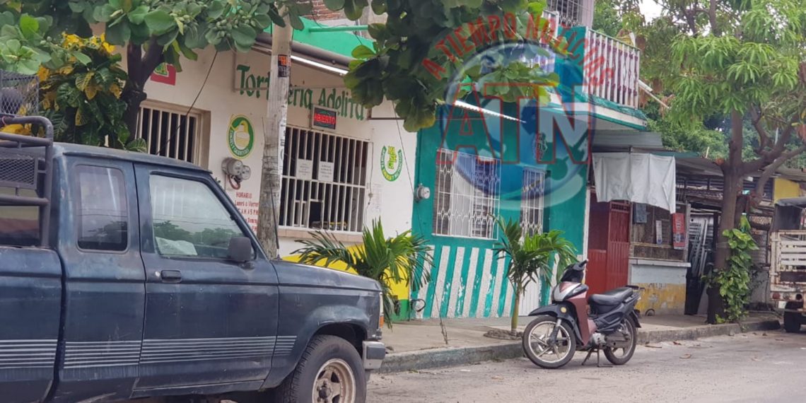 Asaltan tortillería y se llevan un celular y una motocicleta