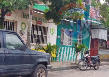 Asaltan tortillería y se llevan un celular y una motocicleta