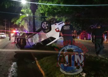 Huía para no pagar los daños de un accidente y terminó volcada