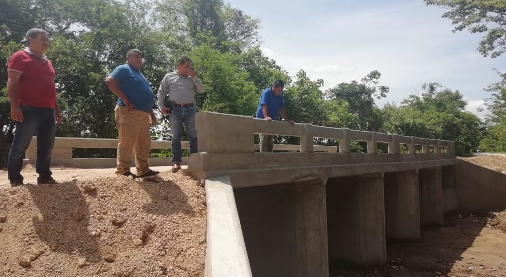 El amigo del pueblo de Jiquipilas recorre obras en comunidades