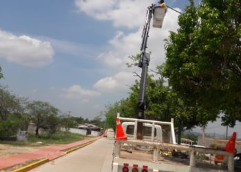 Rehabilitación de luminarias en boulevard Jiquipilas