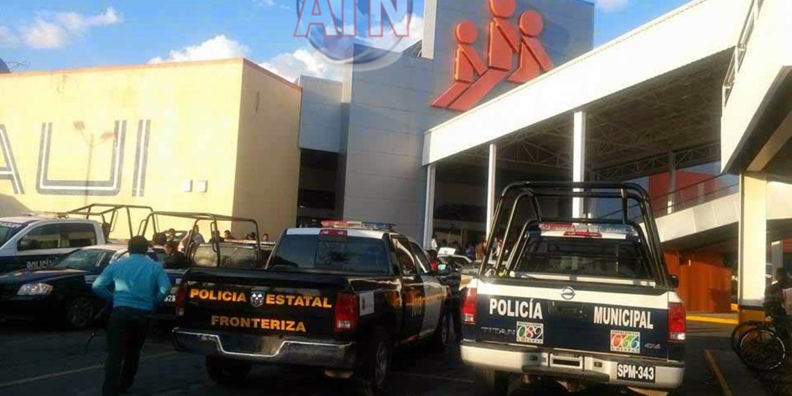 En los estacionamientos de bodega libramiento y Plaza Cristal roban en dos vehículos