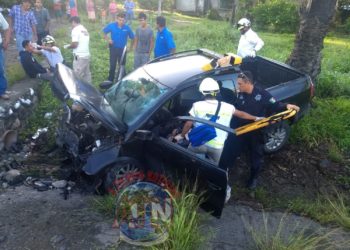Se salieron de carretera y quedaron atrapados