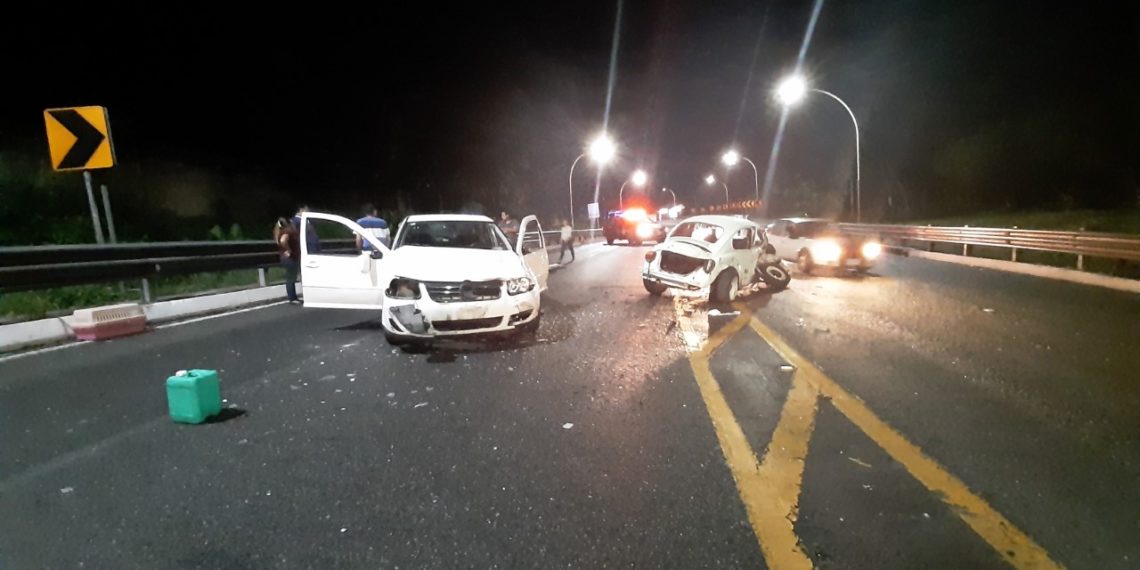 Accidente múltiple deja solo daños