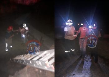 Rescata a motociclista que cayó en un zanjo de 4 metros en la costera