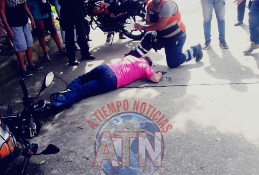 Motociclista se impactó contra vehículo en los Laureles