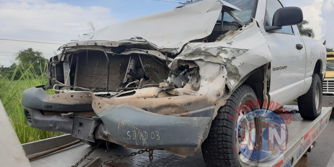 Pick up chocó por alcance contra camión volteo