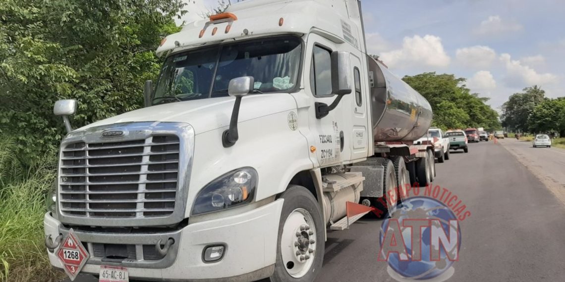 Se desprende carro cisterna y se derrama combustible