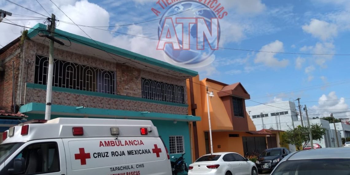 Plomero cayó de una casa