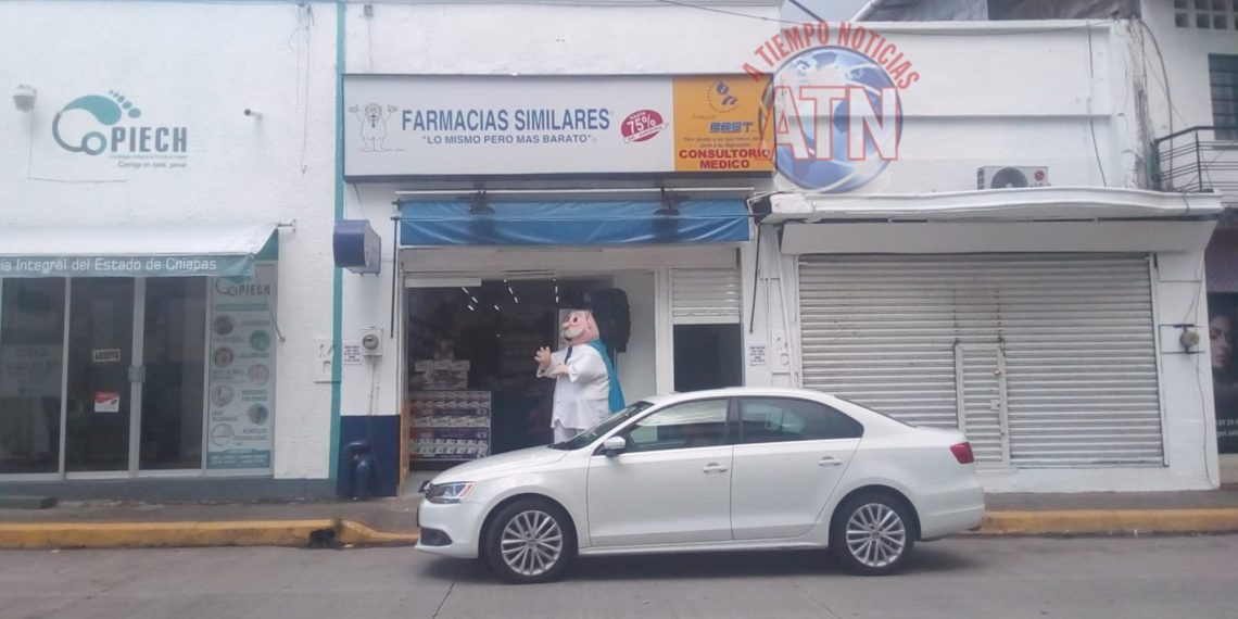 Solo 500 pesos se llevaron en robo a farmacia Similares