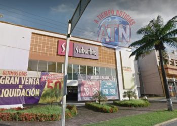 Le robaron su motocicleta del estacionamiento de Suburbia