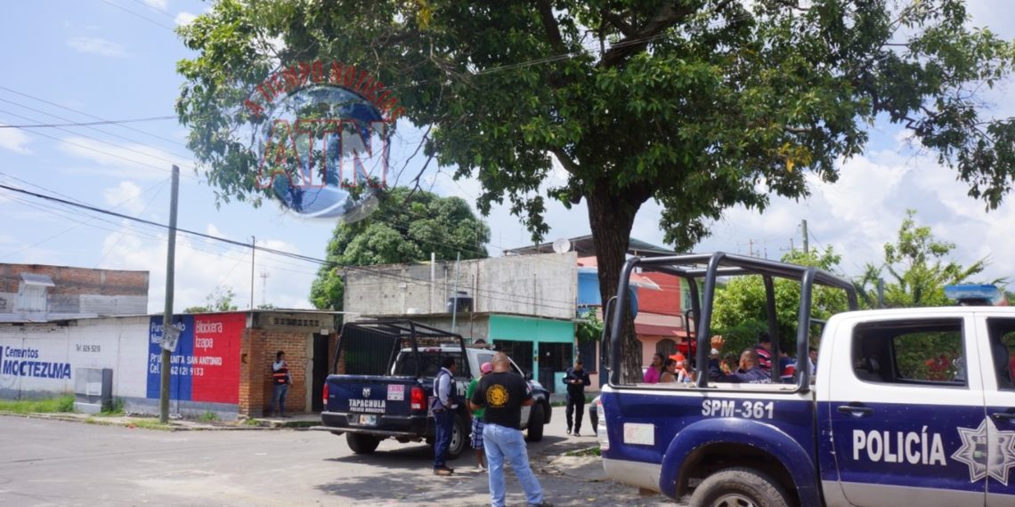 Delincuentes abandonan taxi