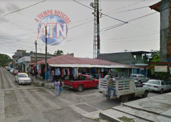 Roban vehículo del mercado Emiliano Zapata