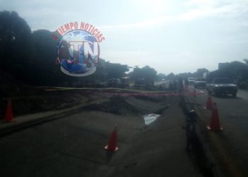 Murió al caer con su motocicleta a un zanjo