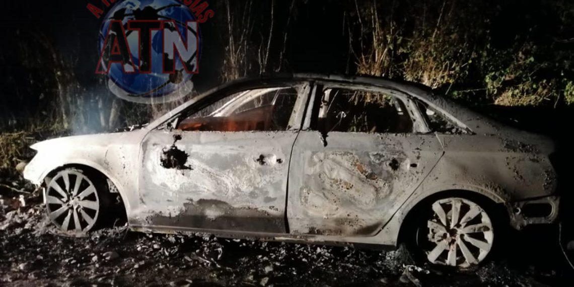 Se incendia vehículo y quedó abandonado
