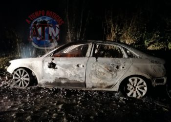Se incendia vehículo y quedó abandonado