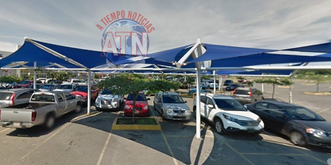 Asaltan a joven en el estacionamiento de Plaza Galerías