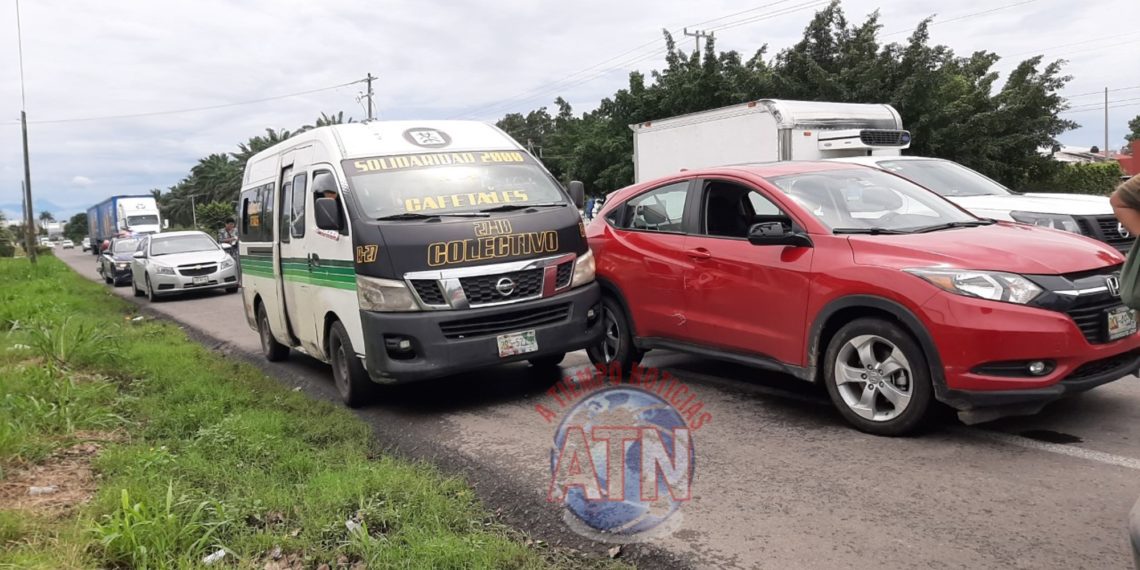 Combista choca contra vehículo