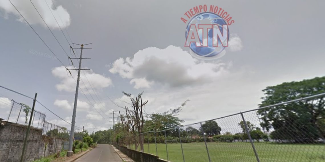 Asaltan a joven frente al campo envida