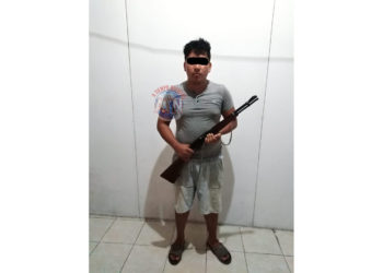Detenido con un rifle y un carrujo de marihuana