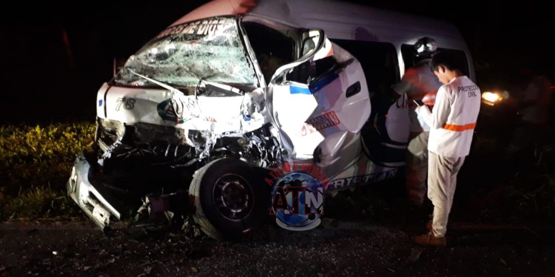 Muere conductor de combi y tres pasajeros