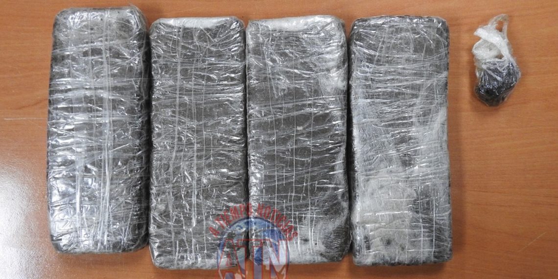 Detenido con 4 paquetes de marihuana