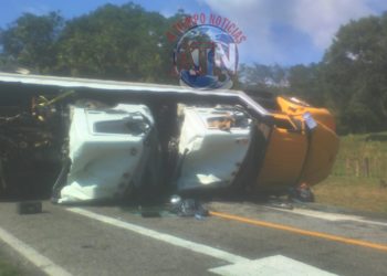 Transmigrante volcó en la carretera Costera