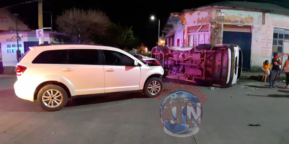 Vehículo particular choca contra combi colectiva, deja 9 lesionados