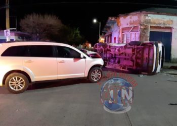 Vehículo particular choca contra combi colectiva, deja 9 lesionados