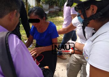 Motociclista atropella a señora