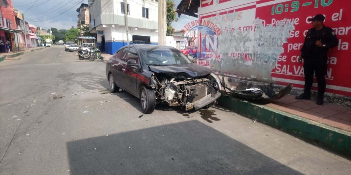 Accidente deja solo daños