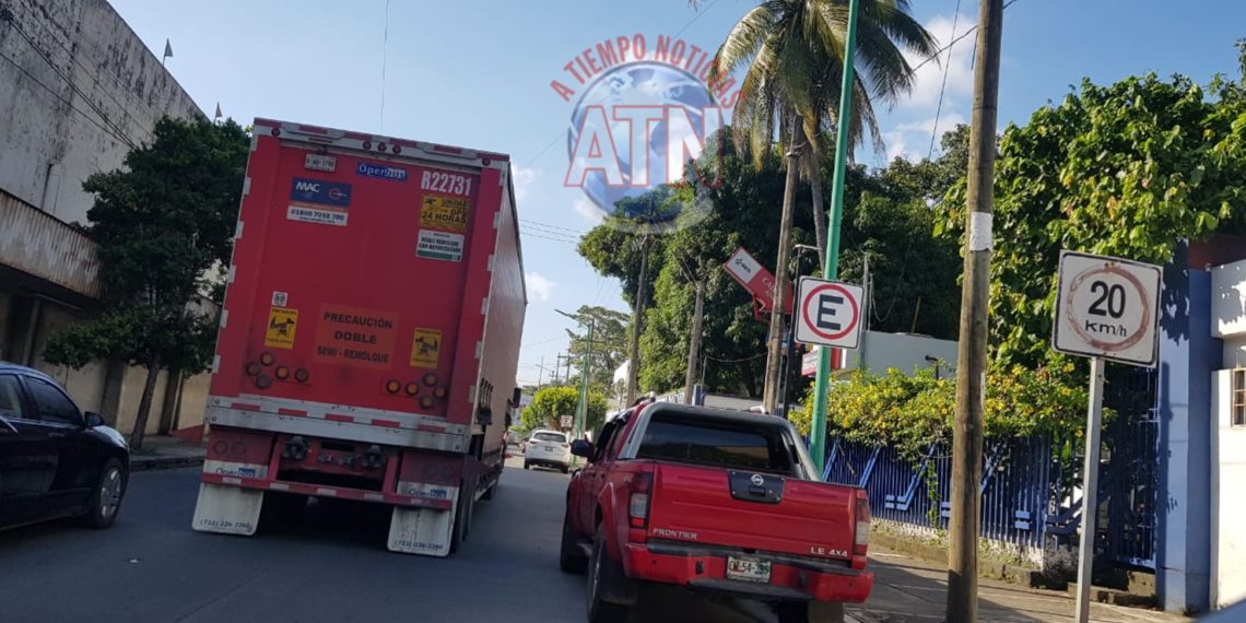 Una mujer le cambio su tarjeta de débito