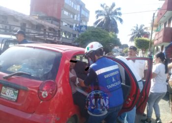 Accidente deja dos lesionados