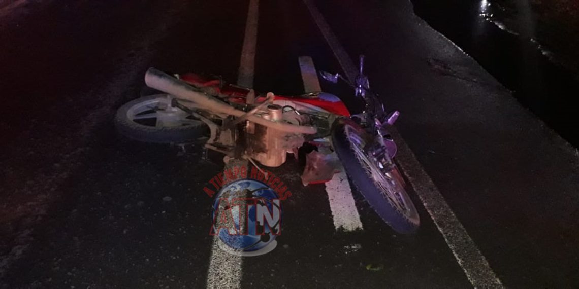 Taxista choca contra motociclista