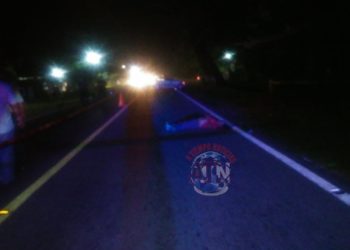 Un muerto y una mujer lesionada al ser atropellados por un vehículo