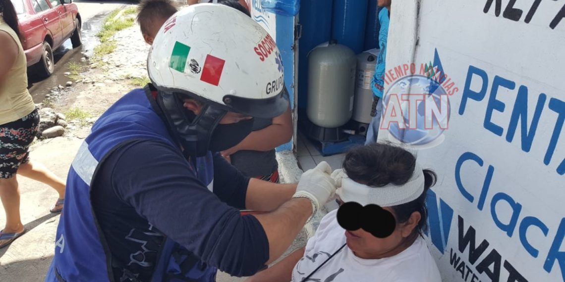 Señora se lesiona al caer de su propia altura