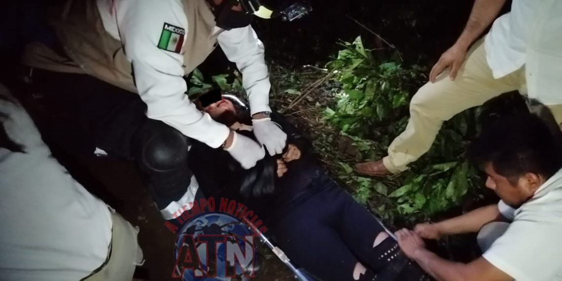 Tres lesionadas al salirse de la carretera un taxi