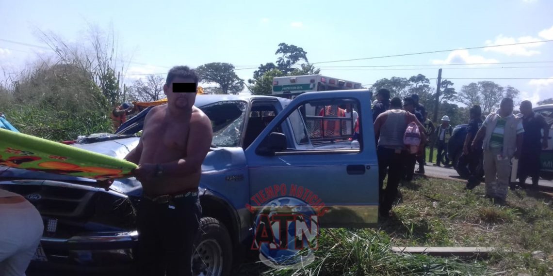 Vuelca camioneta en Villa Comaltitlán