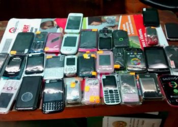 En casas de empeño y en las Chácharas terminan celulares