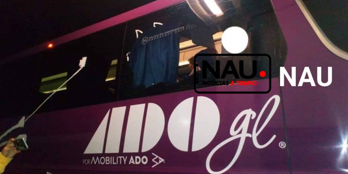 Autobús de la empresa ADO GL fue baleado para obligar detener al conductor