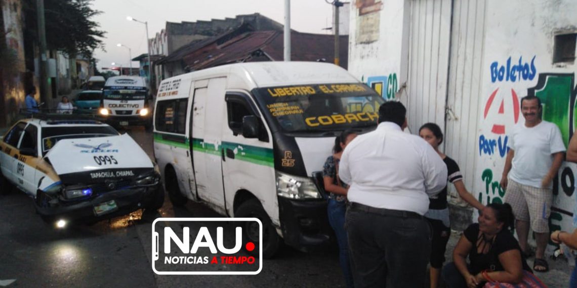 5 mujeres lesionadas deja choque entre una combi y un taxi