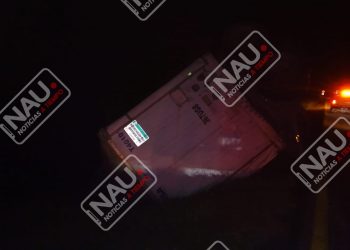 Se desprende caja de tráiler en la costera