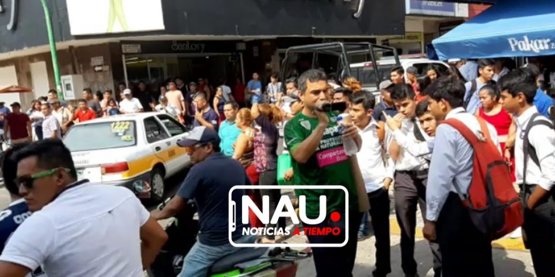 Inspectores y policías municipales se enfrentan con vendedores ambulantes