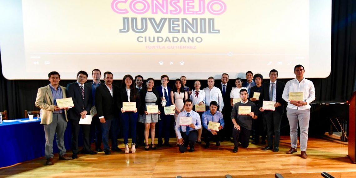 Asiste Brito Mazariegos al Primer Concurso de Oratoria