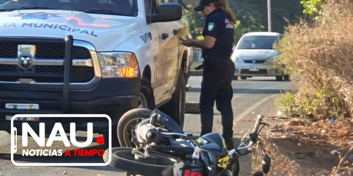 En la carretera costera motociclista derrapó