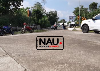 Motociclista derrapa en curva peligrosa