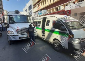 Camión recolector de basura chocó contra colectiva