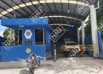 Tres hermanos agraden a la administradora del mercado y a un policía municipal