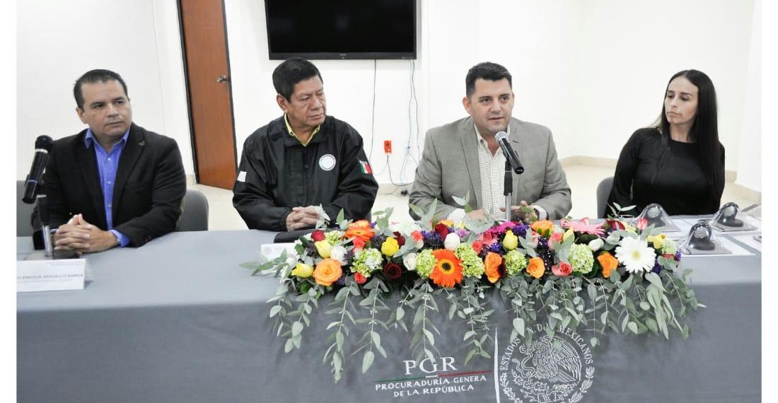 Reconoce Delegado de FGR a servidores públicos con mayor antigüedad